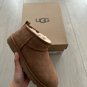 SOLD Uggs Ultra Mini in Chestnut